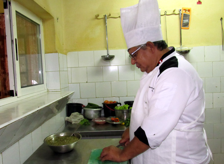 Maestros cocineros laboran cada día en la Casa del Chef culinaria 2