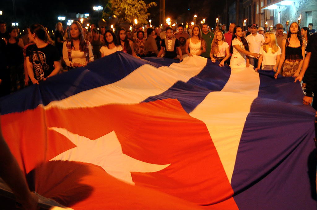 Cada 27 de enero, los jóvenes cubanos protagonizan la Marcha de las Antorchas desfile antorcha 1