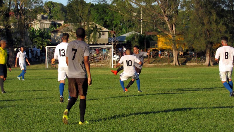 Los holguineros tuvieron un primer tiempo excelente futbol banes 1