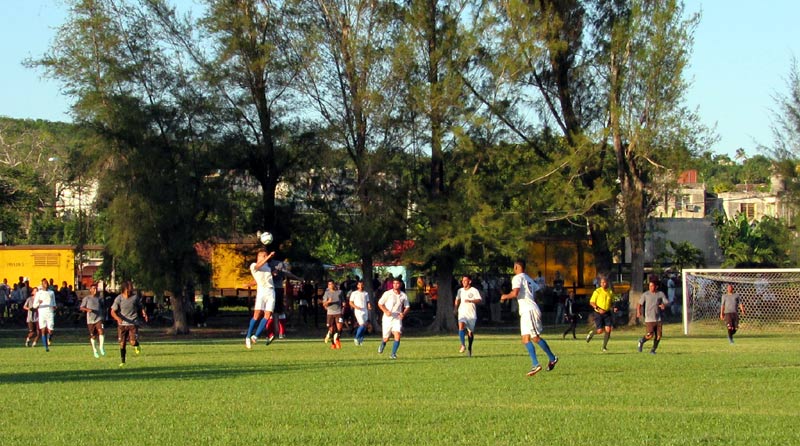 Fotos: Alexis del Toro futbol banes 3