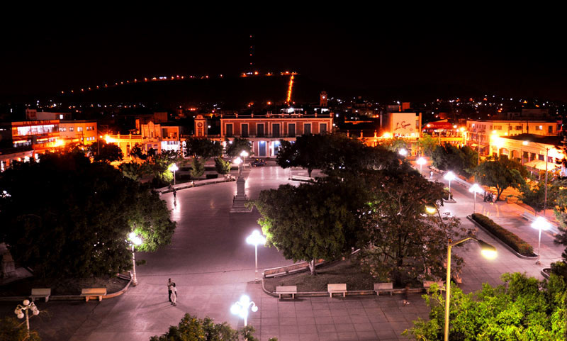 El pueblo de Holguín celebra este 4 de abril el aniversario 300 de su fundación, con una imagen renovada y auténtica. Fotos: Carlos Rafael y Alexis del Toro Holguín 300 Parque C.Garcia Carlos R