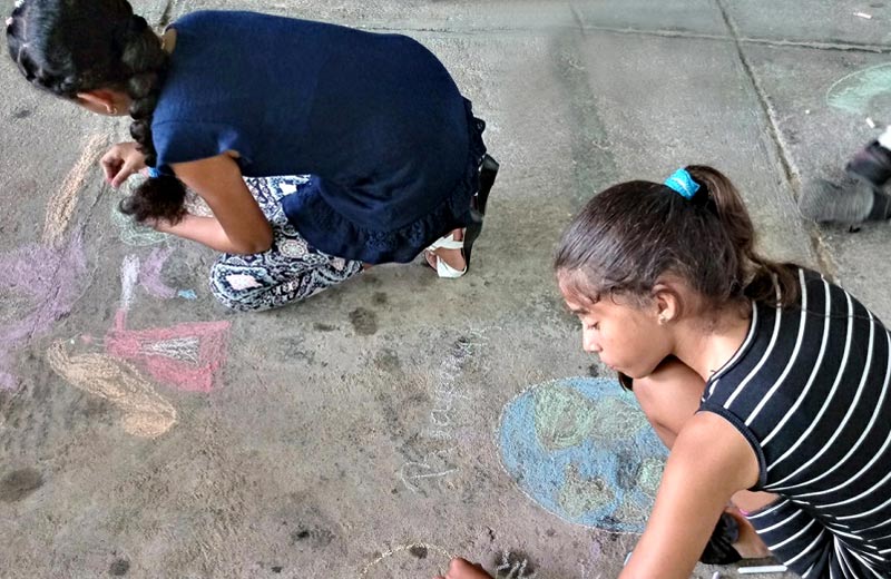 Fest pintando calle