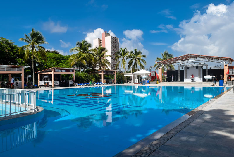 Reinauguran la piscina del emblemático hotel Pernik en Holguín, luego de una reparación capital. HCS pernik inau piscina 2