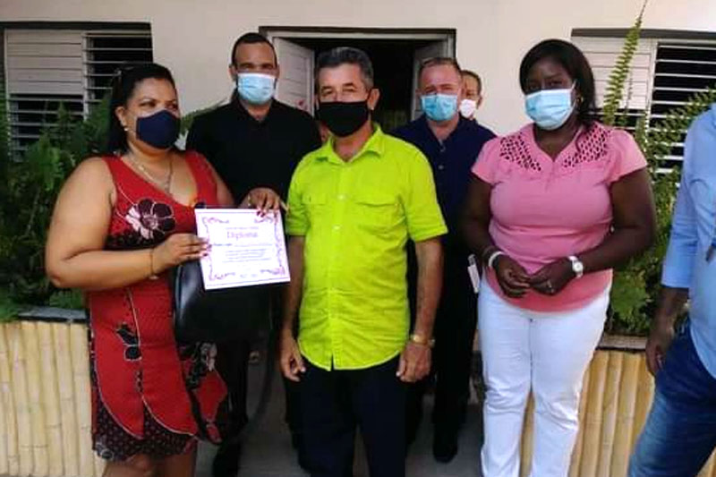Las ideas innovadoras de los trabajadores del Ministerio de Justicia de Báguanos, hicieron posible mantener la impresión de certificaciones y escrituras notariales. Fotos de la autora Justicia Baguanos 1