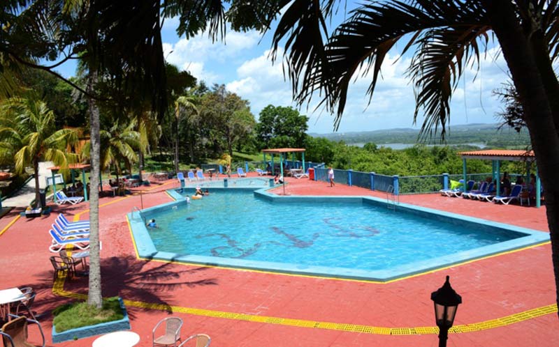 La piscina recibió una reparación capital Mirador Mayabe aniversario CRD 4186