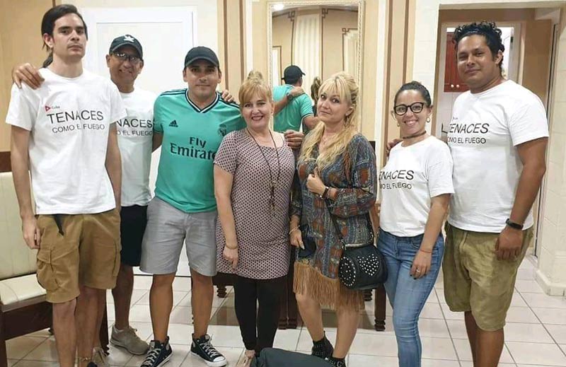 Equipo de realizadores de "Tenaces como el fuego" Tenaces programa 1