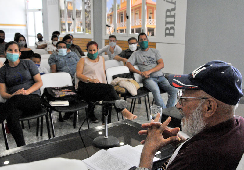 El texto dilucida los momentos esenciales de quien temió por su vida y por la ajena en medio de la balacera. Fotos: Elder Leyva begdadi libro hg 2