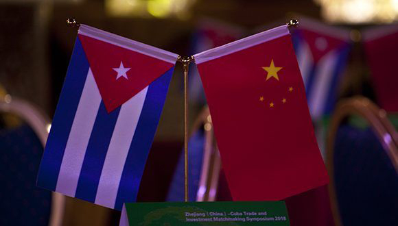 Cuba China banderas