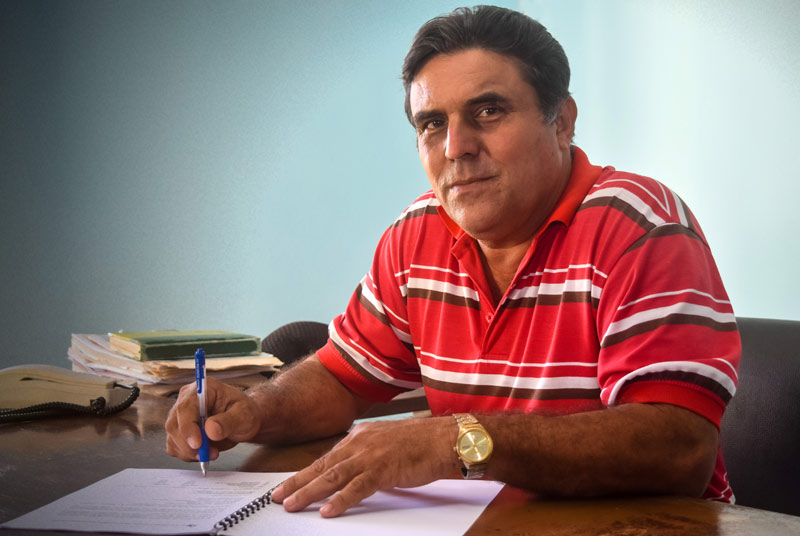 Aldo Batista Palomino, director de la que en breve será Unidad Empresarial de Base (UEB) Propaganda y Eventos de Holguín. Foto: Heidi Calderón Sánchez HCS aldo propaganda 1