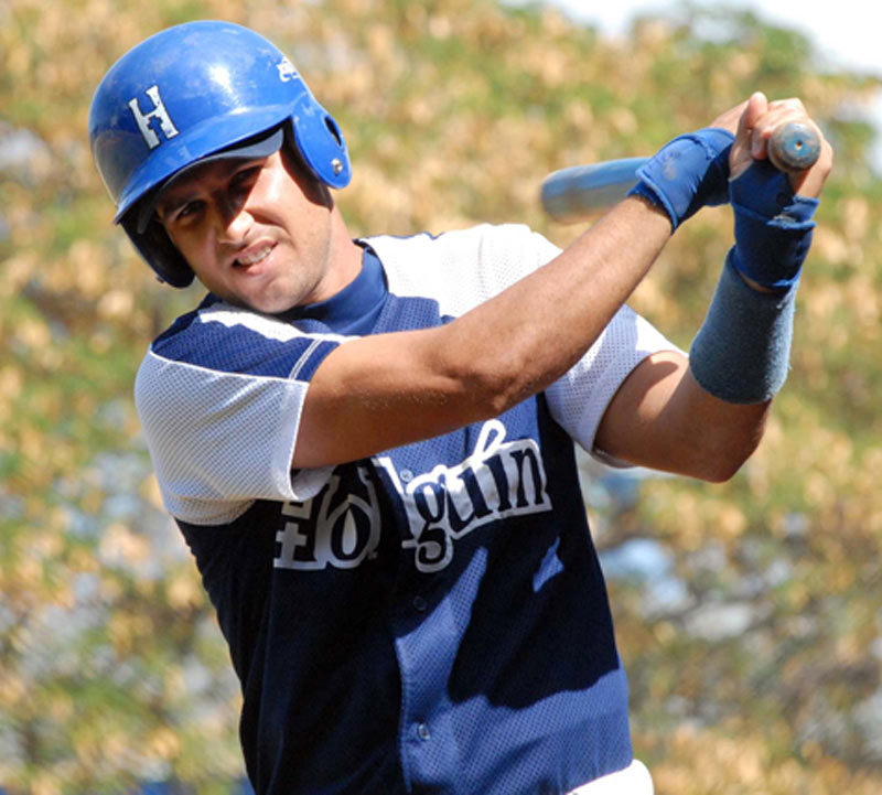 Torpedero holguinero Yordan Manduley. Foto: Torralbas Beisbol yordan manduley Torralbas