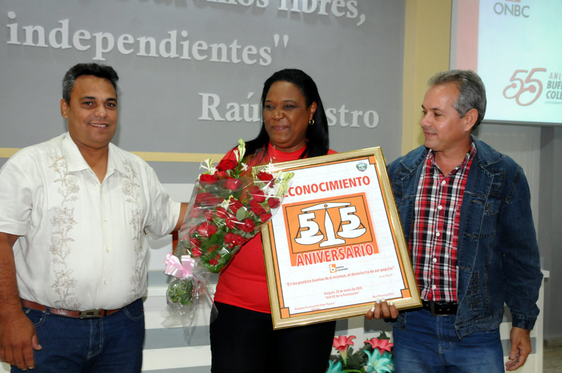 La Organización Nacional de Bufetes Colectivos (ONBC) distinguió con el sello “55 aniversario” a abogados y trabajadores con 20 o más años de trayectoria en el sector. Fotos: Elder Leyva bufetes colectivos 2