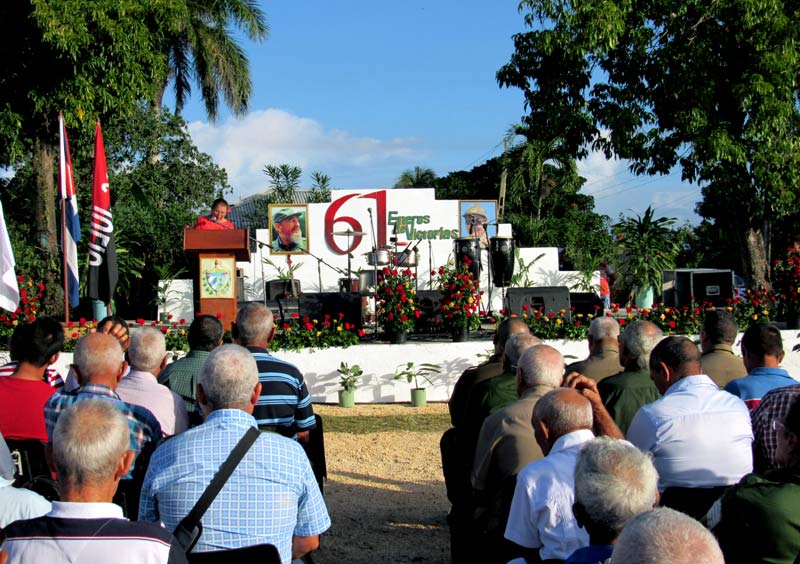 En las primeras horas de la mañana tuvo lugar una velada político-cultural en homenaje a la significativa fecha. Foto: Alexis del Toro guanina 2