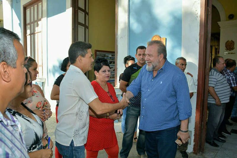 Manuel Marrero, primer ministro de Cuba visita lugares de interés del municipio de Gibara en Holguín. Foto: Juan Pablo Carreras marrerovisita1