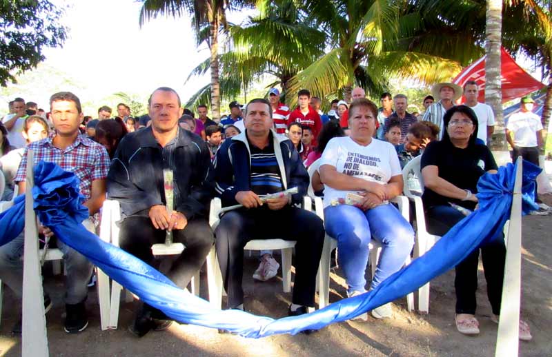 El acto estuvo presidido por Ernesto Santiesteban Velázquez, Primer Secretario del PCC en Holguín, Julio César Estupiñán Rodríguez, Gobernador de la provincia y otros dirigentes de organizaciones políticas y de masas del territorio. Guerras independ aniv Alexis 1