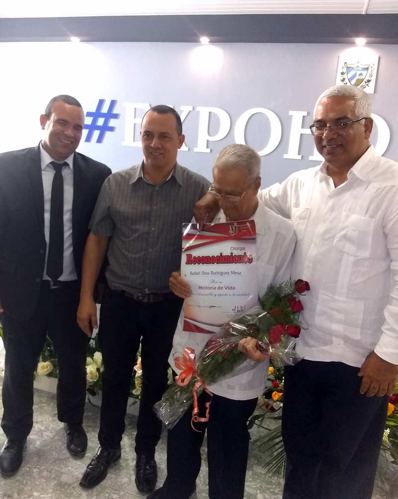 Rafael Díaz Rodríguez fue reconocido por la obra de toda vida. Justicia Balance Yenny t 05
