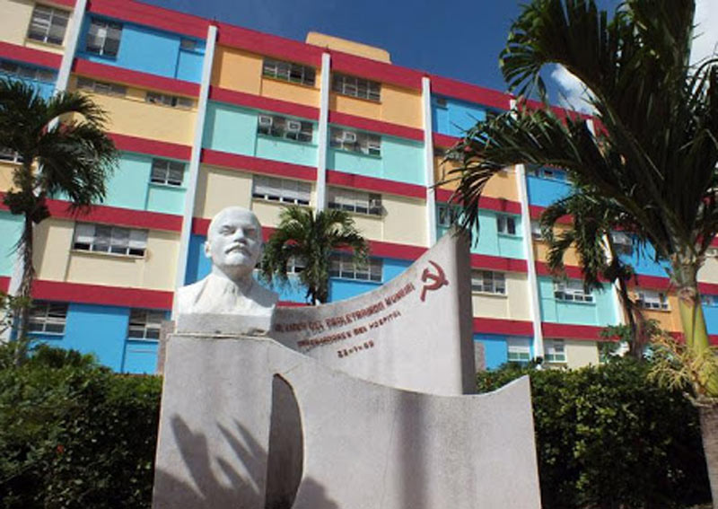 El hospital provincial universitario Vladimir Ilich Lenin consolida la excelencia en la atención multidisciplinaria a pacientes con diferentes patologías. Foto: Amauris Betancourt lenin aniversario entrada R angulo
