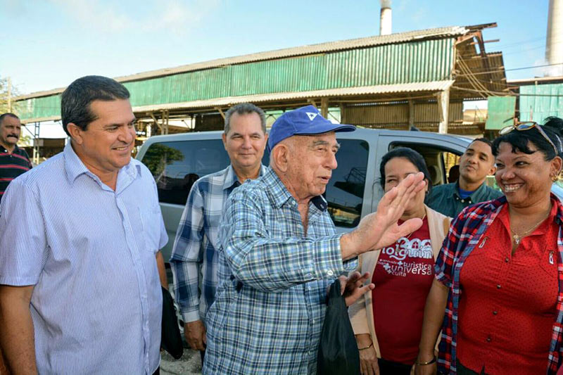 El segundo secretario del Comité Central del Partido José Ramón Machado Ventura visitó este viernes el central Cristino Naranjo del municipio de Cacocum. Fotos: Juan Pablo Carreras machado ventura recorrido 2020