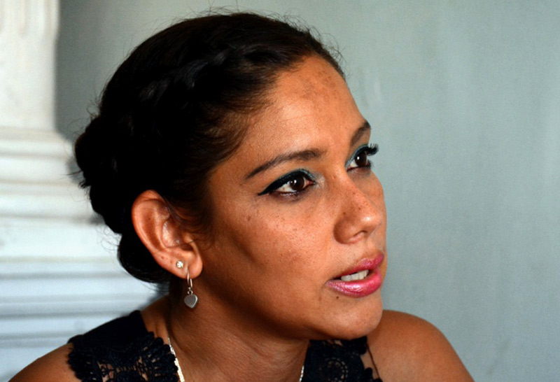 Damaris Pérez Amaro, mejor graduada en la categoría docencia del curso por encuentro de la Facultad de Ciencias de la Educación. Fotos: Carlos Rafael damaris graduada CRB 0