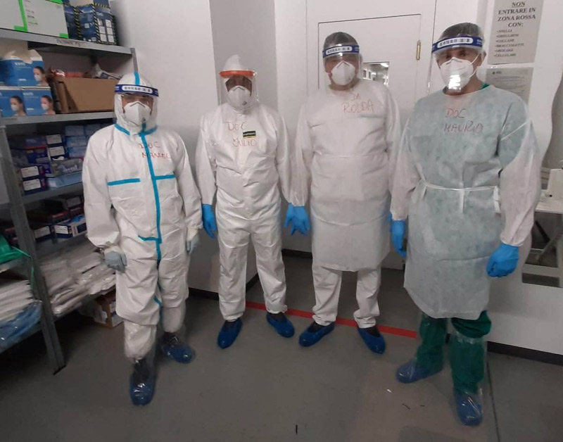 “Los pacientes te miraban, reconocían y llamaban por nuestros nombres escritos en el traje blanco” medico turin 4