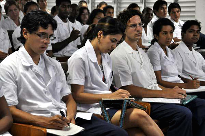 La enseñanza de la medicina aplica reajustes en los diferentes años así como en lo que respecta al ingreso para el próximo periodo lectivo Enseñanza Medicina Granma