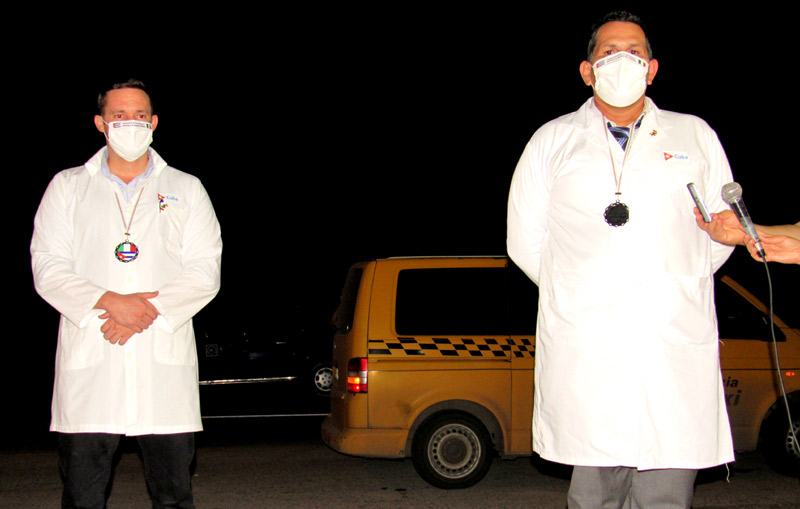 Jorge Luis Quiñones Aguilar y Juan Alberto Aguilera Pérez fueron los galenos de Holguín que prestaron servicios médicos en Lombardía, Italia Medicos Italia AlexisdT 02