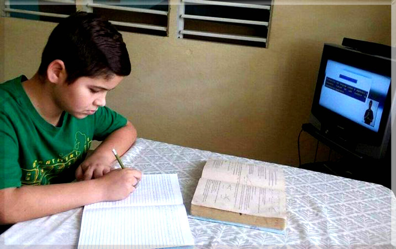 Las teleclases emitidas durante este periodo constituyen una de las medidas adoptadas por el Gobierno cubano dentro del Plan Nacional para el enfrentamiento y Control de la COVID-19. Foto: Escambray teleclase cuba Escambray