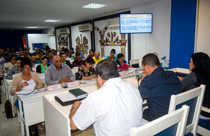 A la cita acudieron intendentes, presidentes y vicepresidentes municipales del Poder Popular. Consejo gobierno2020 Heidi C 04