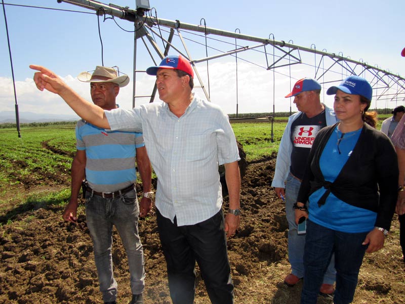 Ernesto Santiesteban, primer secretario del PCC en la provincia de Holguín, recorrió zonas agrícolas de Mayarí. recorrido mayari 1