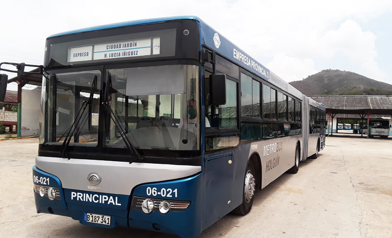Una vez restablecida la transportación pública, comenzarán a prestar servicio ómnibus articulados en Holguín. Foto del autor Omnibus articulados Hguin 01