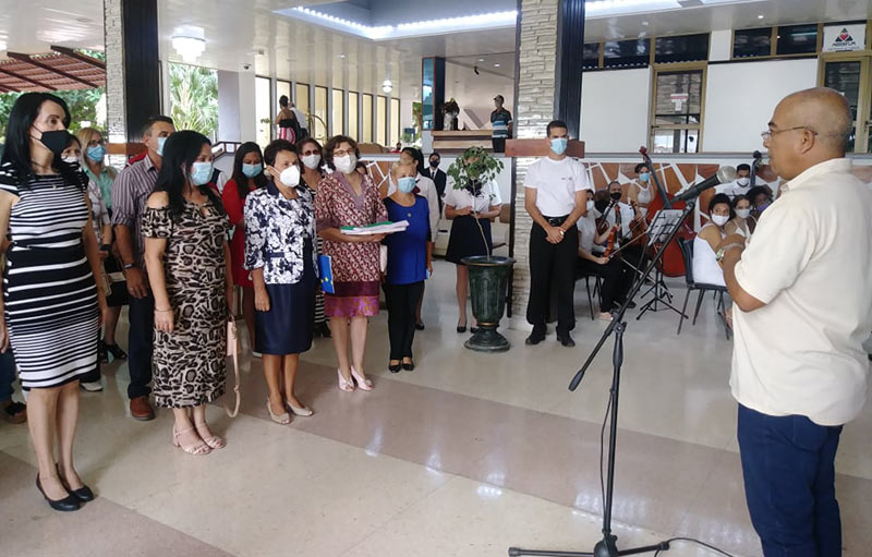 A la apertura de la exposición Asonancias Visuales asistieron funcionarios del gobierno y de la Cámara de Comercio de Holguín, entre otros invitados Embajadora Bulgaria 3