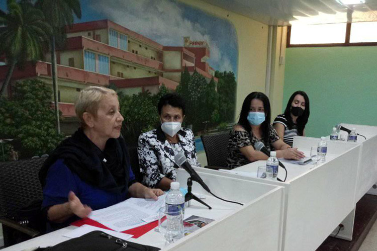 Galina Kostadinova, consejera jefa de la Oficina Comercial y Económica de la embajada de Bulgaria, habló sobre posibilidades de ampliar la actividad comercial. embajadora bulgara 2