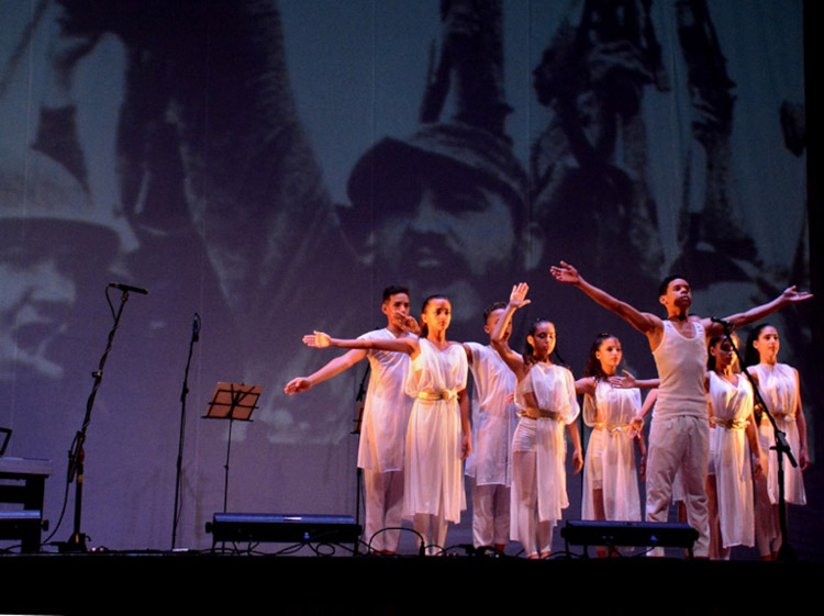 La danza fue una de las manifestaciones artísticas presentes en la gala homenaje a Fidel en Holguín. fidel gala 2