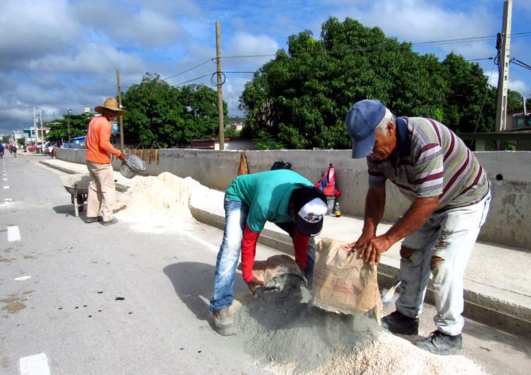 La carretera central, según informan autoridades de viales, se encuentra a un 89 por ciento de ejecución del plan para el año en curso. Foto: Alexis del Toro ingeco 2