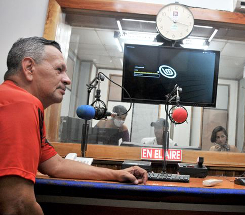 Los realizadores del espacio radial La Ventana, de la emisora Radio Angulo celebran su décimo aniversario.Fotos: Elder Leyva ventana5