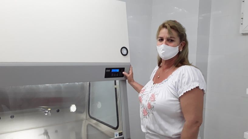 La doctora Daine García, jefa del LBM de Holguín, es especialista en Laboratorio Clínico y máster en Medios Diagnósticos. Laboratorio079