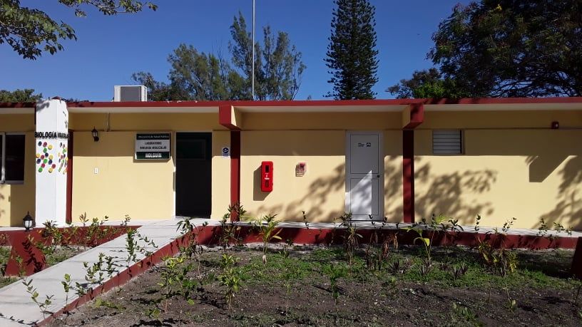 Del LBM de Holguín todos concuerdan en reconocer la calidad en su terminación y adecuada distribución de locales, que contribuye a optimizar el trabajo. Fotos: De la Autora y de Luis Enrique Almaguer Laboratorio786