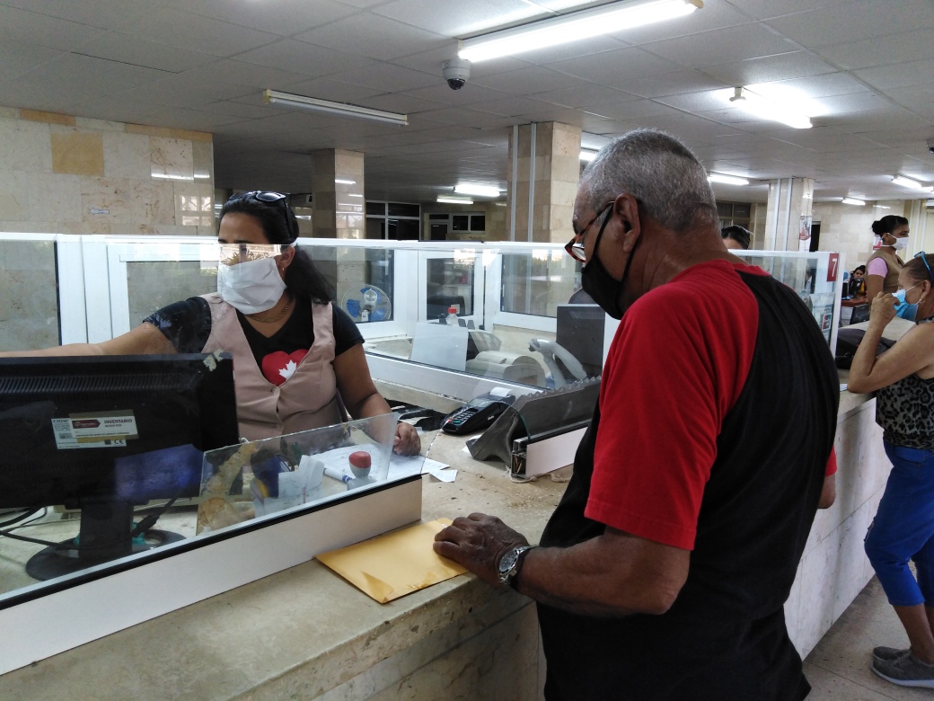 El 13 de octubre se celebra en Cuba el día del Trabajador Bancario. Foto: Radio Rebelde banco aniversario