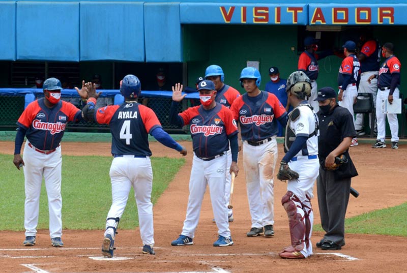 Foto: Carlos Rafael pelota serie 60 hg camaguey dom11