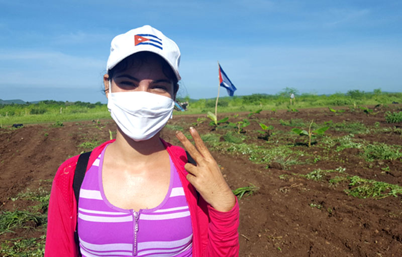 Liset Tellez Almaguer al finalizar el trabajo productivo UJC agrcultura 4