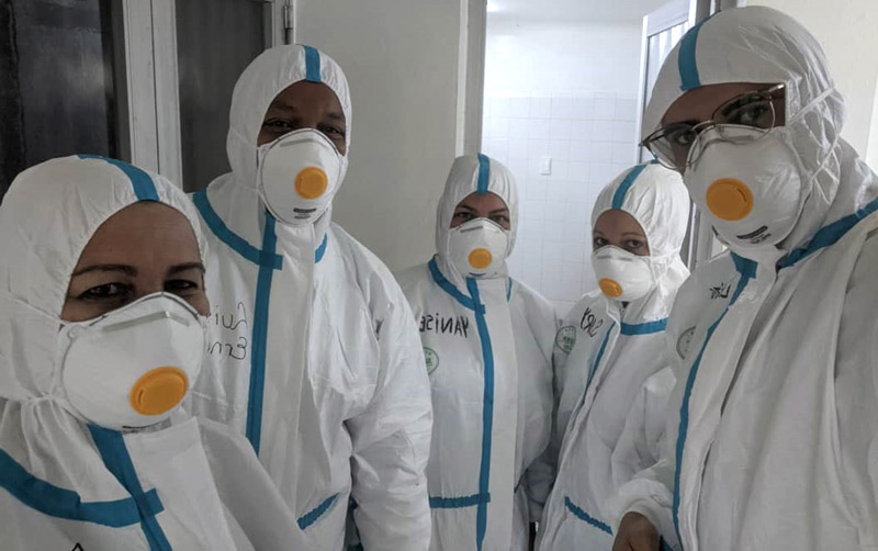 Especialistas holguineros se preparan para trabajar en Laboratorio de Biología Molecular de Holguín que próximamente entrará en funcionamiento. Foto: Cortesía de Sury Saday curso laboratorio sc