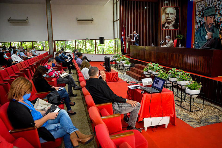 El viceprimer ministro Roberto Morales Ojeda alertó: “esta es una enfermedad de elevada transmisibilidad y letalidad que no admite descuidos”. Foto hh02