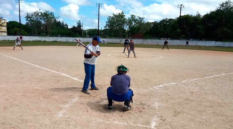 El combinado deportivo Feliú Leyva es anfitrión de más de una decena de disciplinas softbol peñas 1