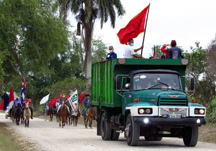 La bandera extenderá su periplo por la provincia de Holguín hasta el venidero día 9, para luego entregarla a territorio de Las Tunas. bandera anap 3