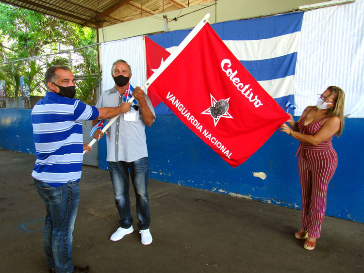 Vanguardia Entrega de la Bandera 01