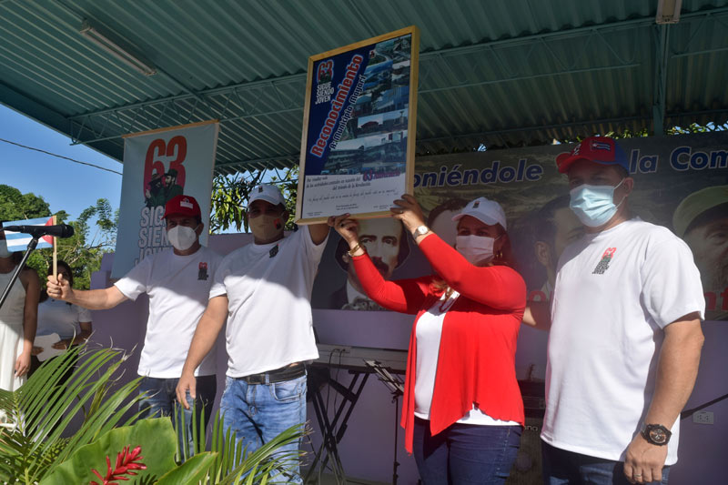 mayari acto 1
