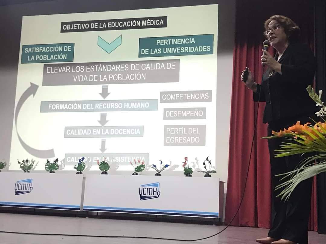 Fotos: Perfil de Facebook de la Universidad de Ciencias Médicas de Holguín. Conferenciauniversidad3