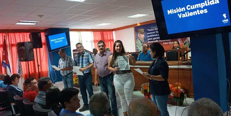 Fotos de la autora trabajadores eléctricos revolución 3