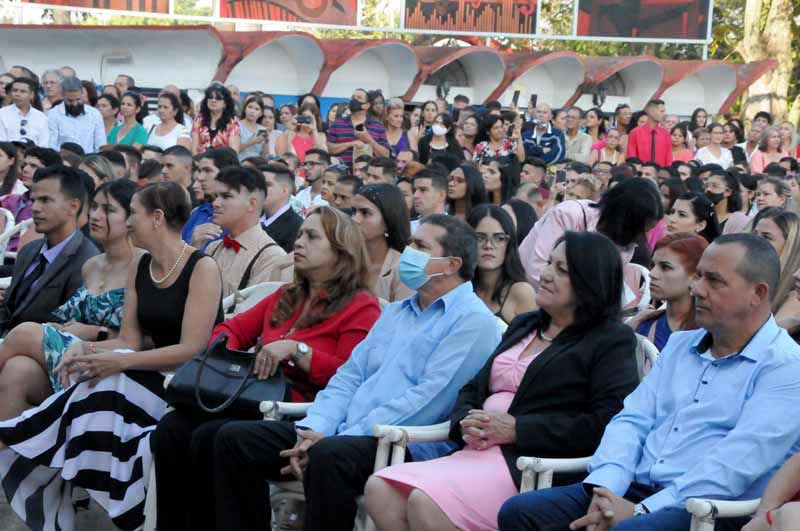universidad holguín graduación ELA 04