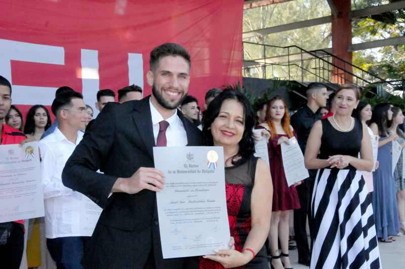 universidad holguín graduación ELA 6