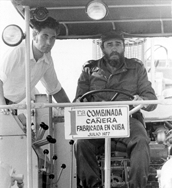 Fidel Castro en la inauguración de la Fábrica de Combinadas Cañeras el 27 de julio de 1977. Foto: Archivo. 2